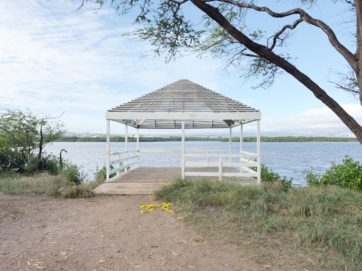 The same gazebo as the RAW file opens, with no film.