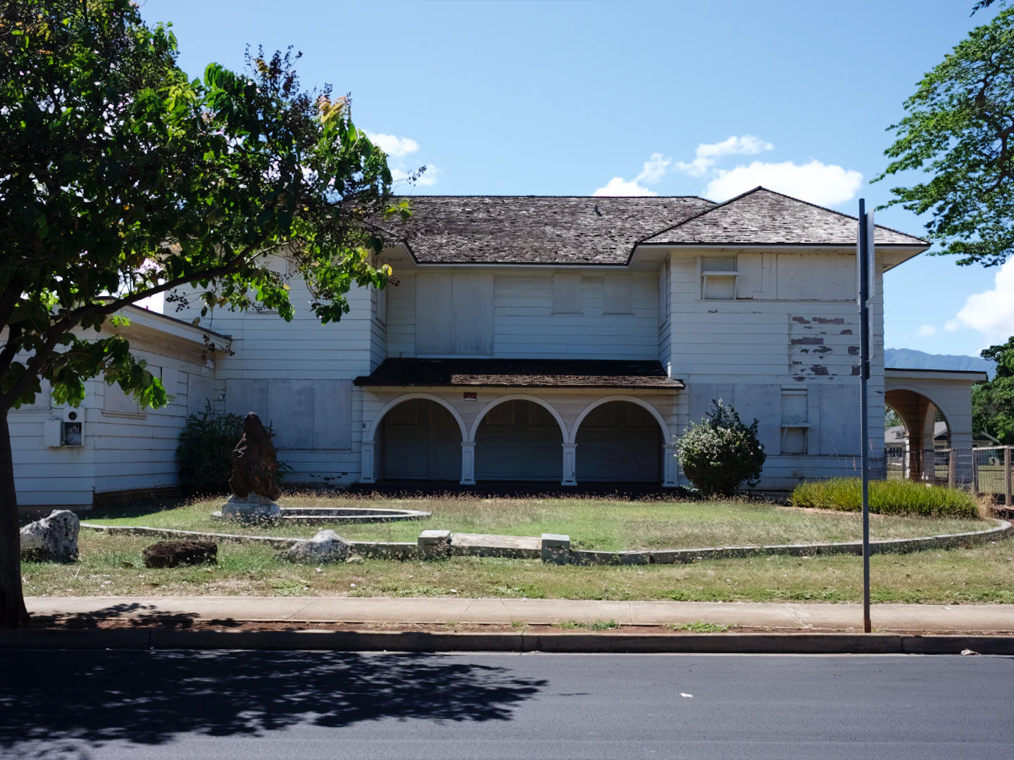The same house as the RAW file opens, with no film.